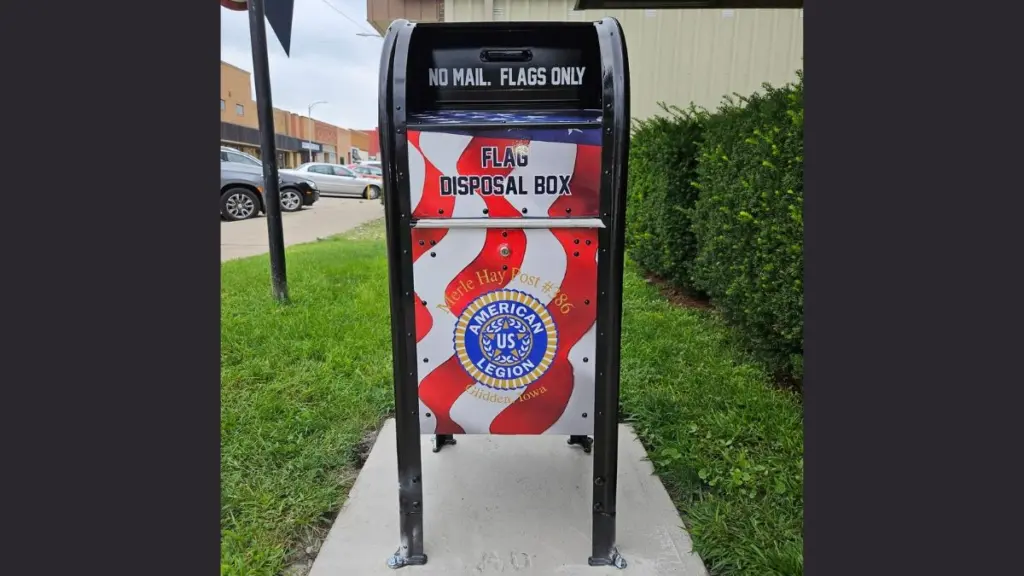 glidden-merle-hay-post-flag-box