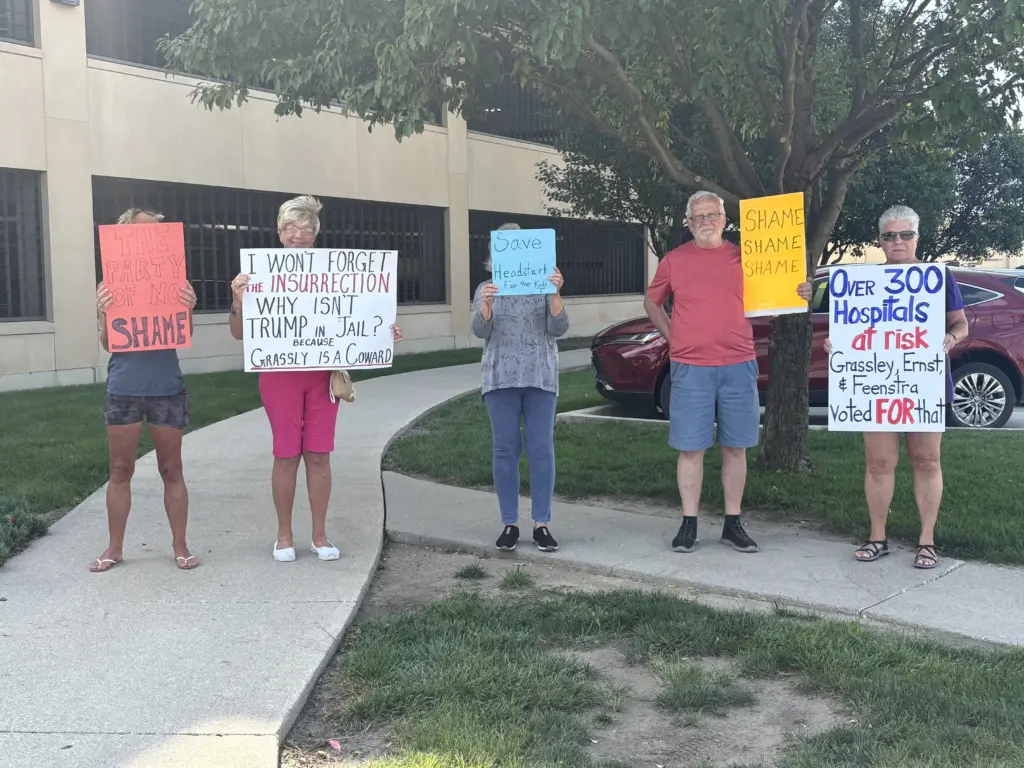 grassley-st-anthony-2025-protesters-1