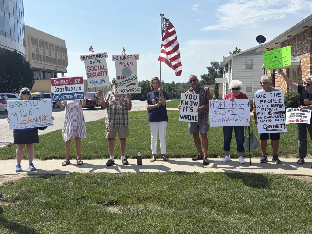 grassley-st-anthony-2025-protesters
