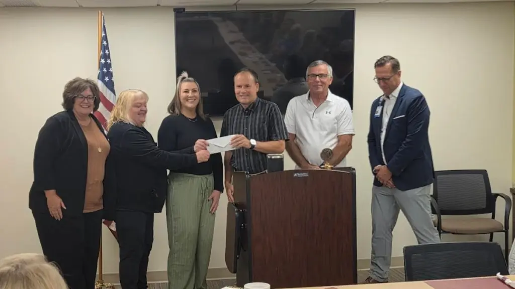 kiwanis-jefferson-donation-to-greene-co-medical-center-2025