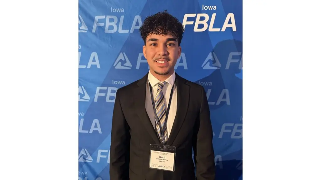 ramos-dmacc-fbla-award