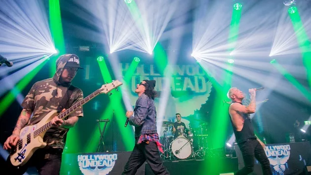 g_hollywoodundead_072023476186