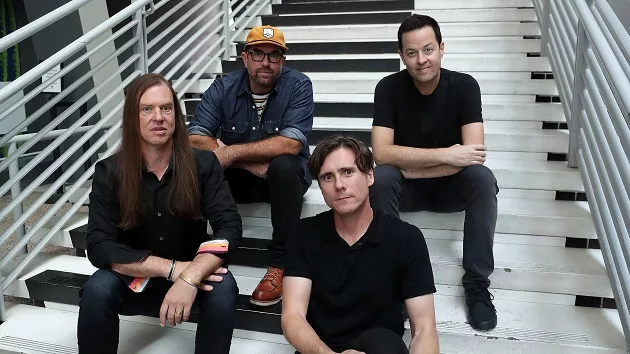 g_jimmyeatworld_08222367138