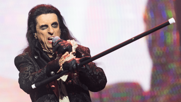 getty_alicecooper_082323800569