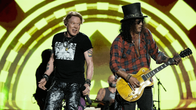 getty_gunsnroses_100623_0514023