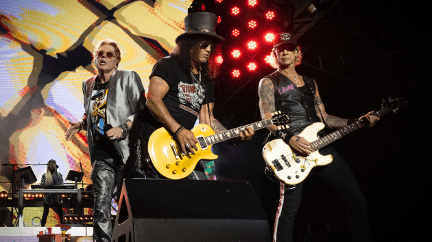 m_gunsnroses_100923736347