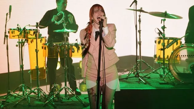 m_paramore_040523633533