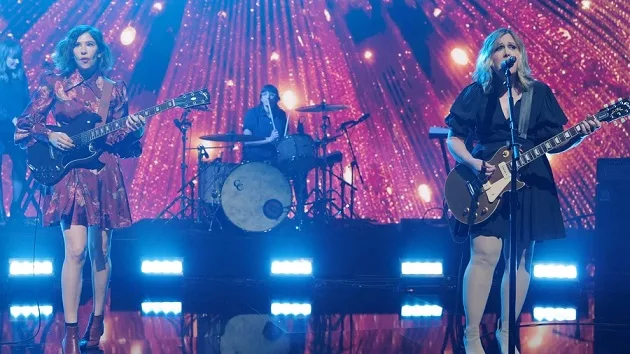 m_sleaterkinney_010424358374