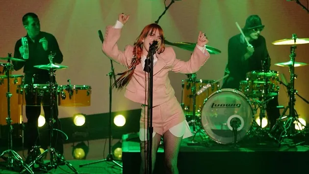 m_paramore_02162368044