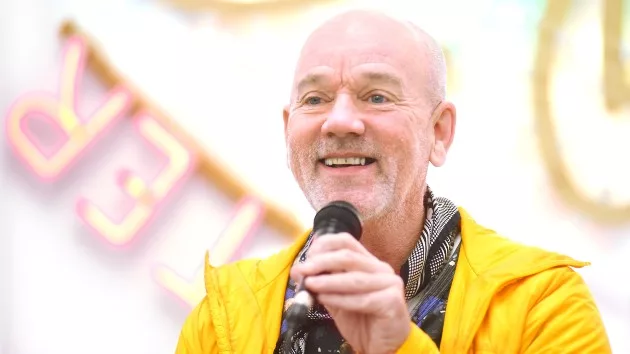 getty_michaelstipe_022824910391