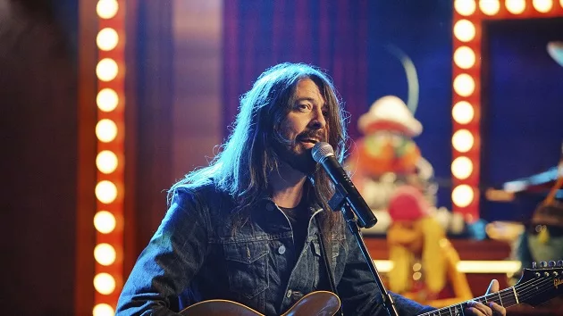 m_foofighters_120823135621