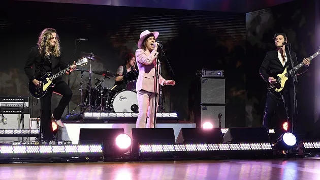 m_thestruts_101923656838
