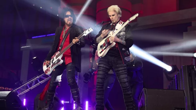 getty_motleycrue_062124228421