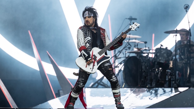 getty_nikkisixx_070324315835