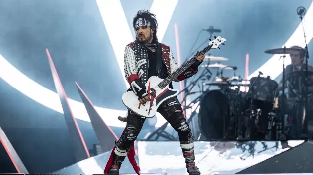 getty_nikkisixx_070324315835