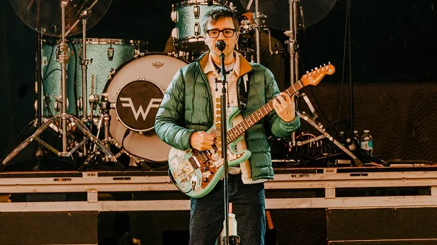 g_weezer_081324284938