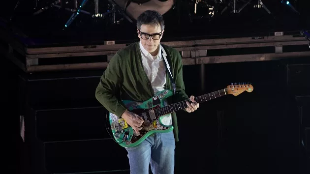 g_weezer_082824356299