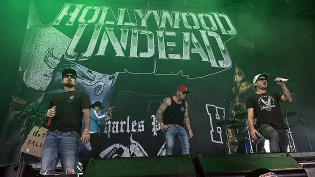 g_hollywoodundead_121724436291