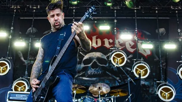 g_hatebreedbassist_022725673632
