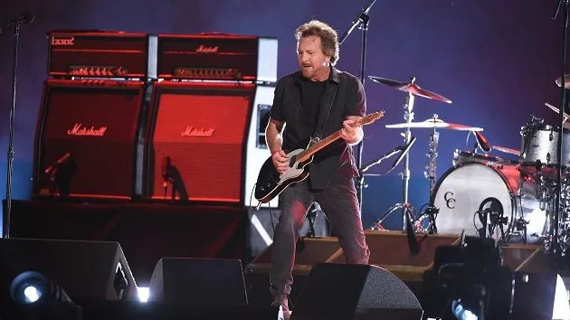 m_eddievedder_010824896690