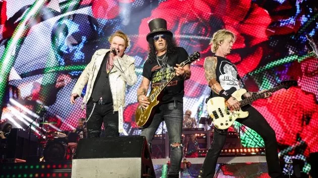 getty_gunsnroses_060625748423