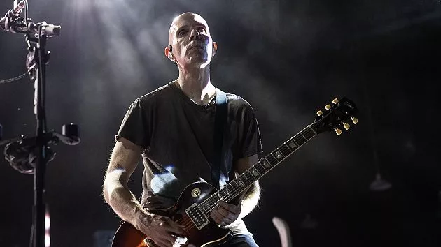 g_billyhowerdel_061925680877