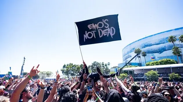 g_warpedtour_073025709791