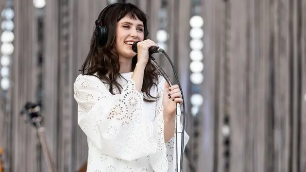 g_clairo_09182539215