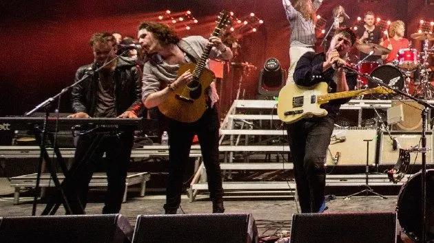 getty_hozier20mumford20bonnaroo_092625337440