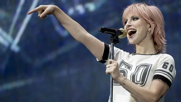 g_paramore_102125802982