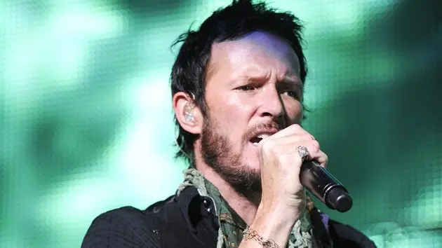 g_scottweiland_110325686157