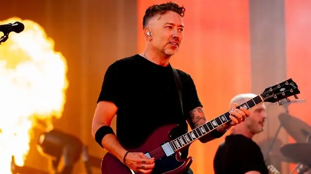 g_riseagainst_010526371313