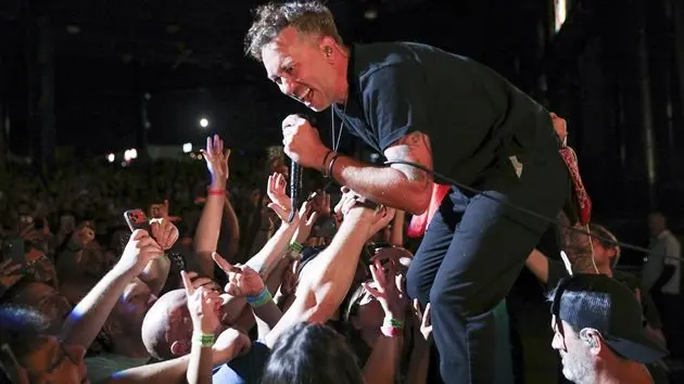 g_riseagainst_021826280156