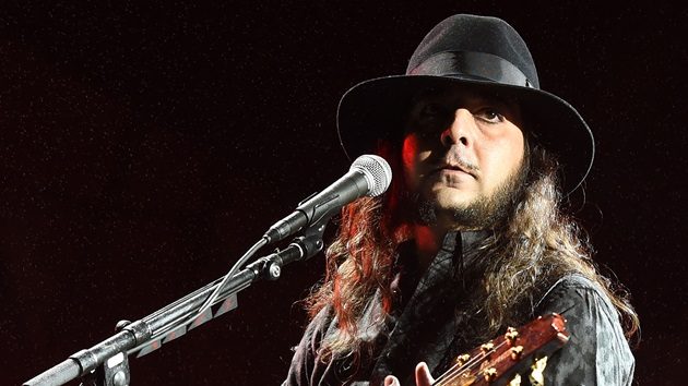 Daron Malakian ‘Needles' Oasis at System of a Down London show