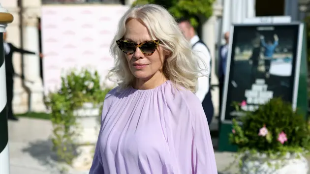 getty_pamelaanderson_090826951614