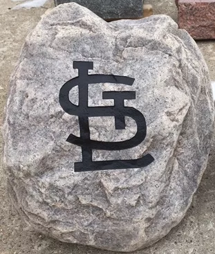 2015-lacky-monument-st-louis-cardinals-engraved-boulder-50