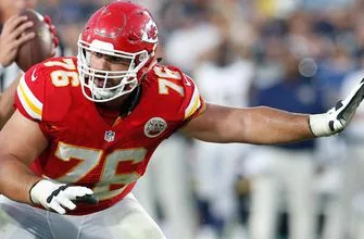 pi-nfl-chiefs-laurent-duvernay-tardif-082016-vresize-335-220-high_-0