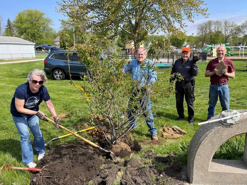 Galesburg citizens plant another 16 trees | WGIL 93.7 FM - 1400 AM