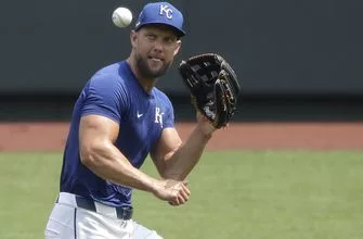 pi-mlb-royals-alex-gordon-8-070620-vresize-335-220-high_-0