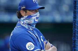 pi-mlb-royals-mike-matheny-070820-vresize-335-220-high_-0