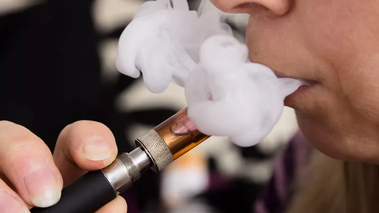 e-cigaretteusedeclining-2