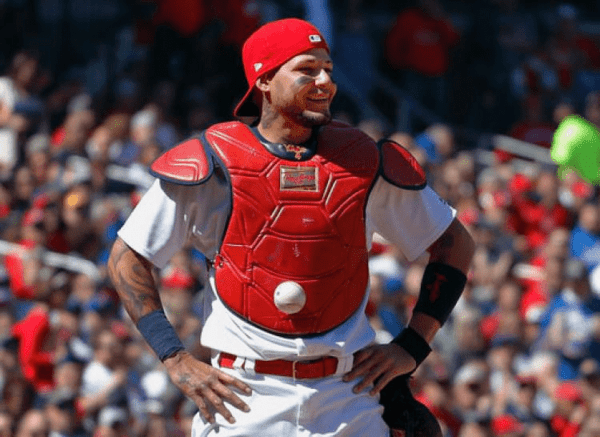 yadier-molina-ball-2