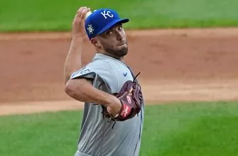 pi-mlb-kansas-city-royals-danny-duffy-082820-vresize-335-220-high_-0