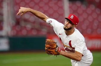 pi-mlb-cardinals-daniel-ponce-deleon-2-082820-vresize-335-220-high_-0