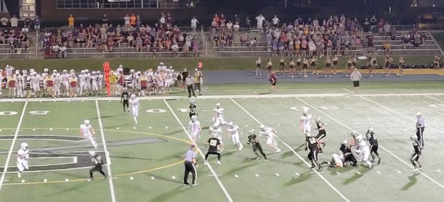 REPLAY: Galesburg Silver Streaks Football @ Quincy Blue Devils – WGIL 93.7  FM – 1400 AM