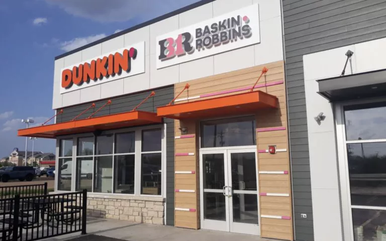 Dunkin'/Baskin-Robbins restaurant