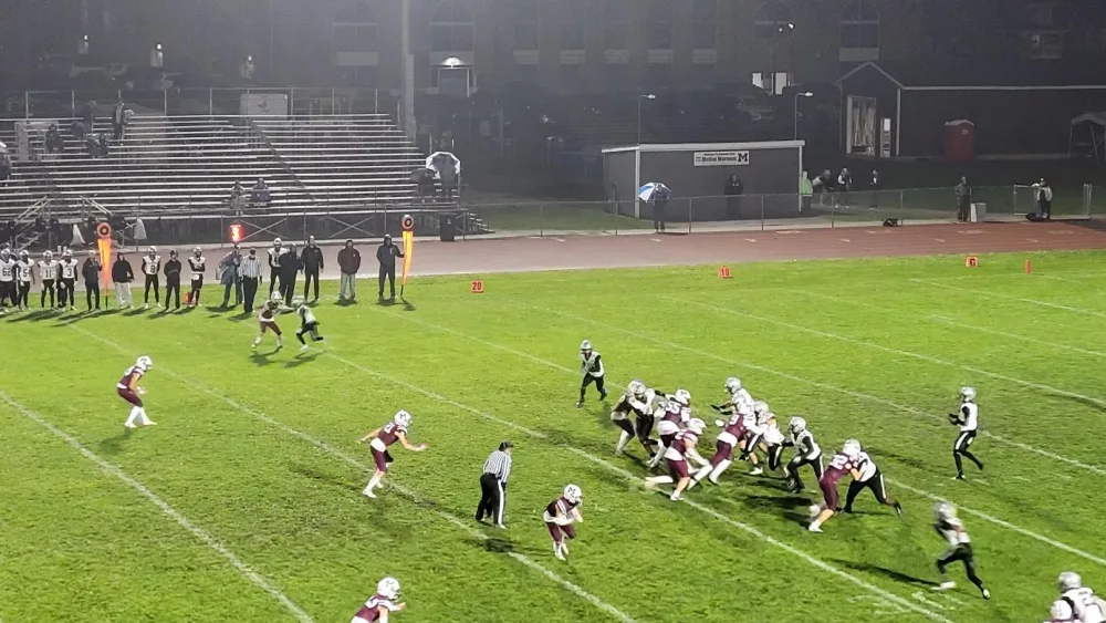 REPLAY: Galesburg Silver Streaks Football @ Quincy Blue Devils – WGIL 93.7  FM – 1400 AM