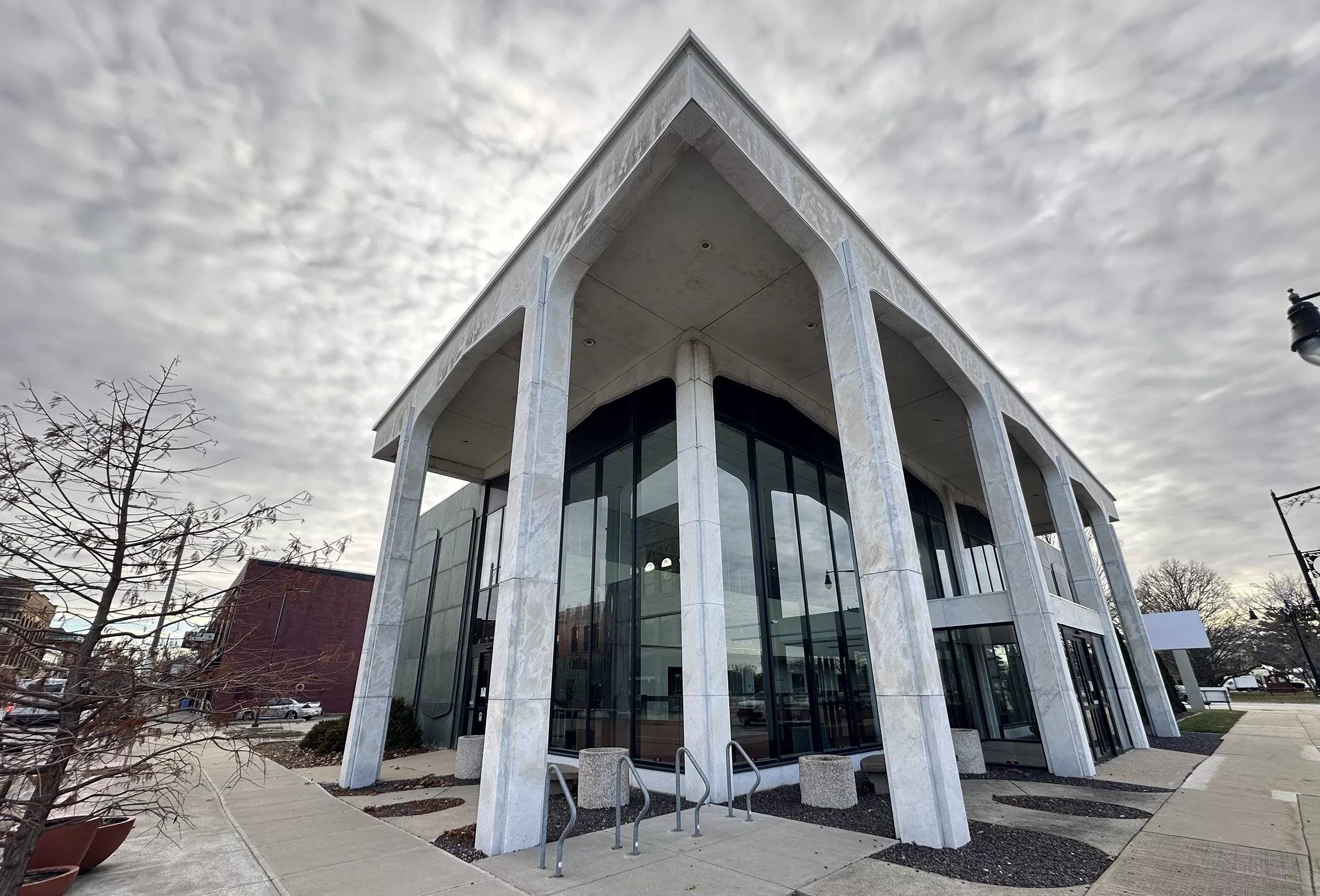 Former author metropolis Bank in Galesburg