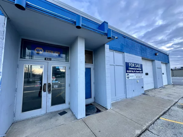 The former NAPA Auto Parts at 883 W. Dayton St. in Galesburg.