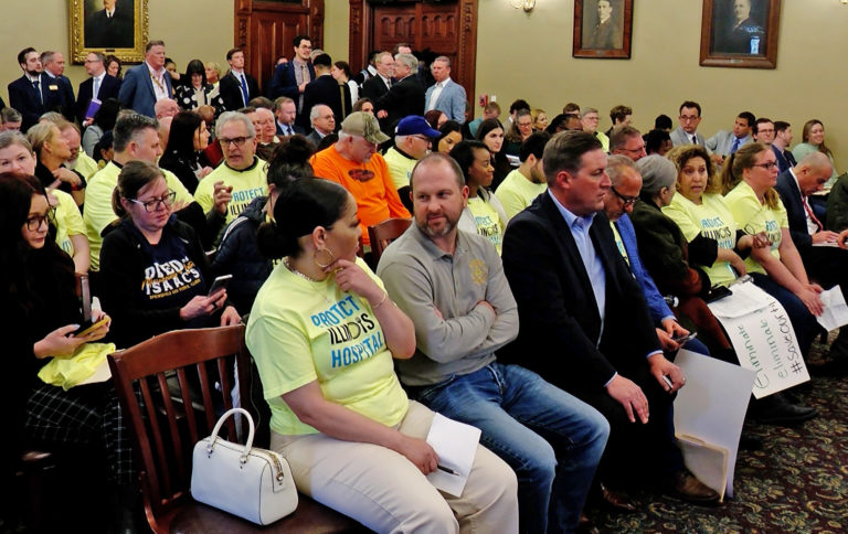 Attendees fill the House Labor and Commerce Committee room Wednesday for a hearing on a bill that would end the state’s subminimum wage for tipped workers. (Capitol News Illinois photo by Andrew Campbell)